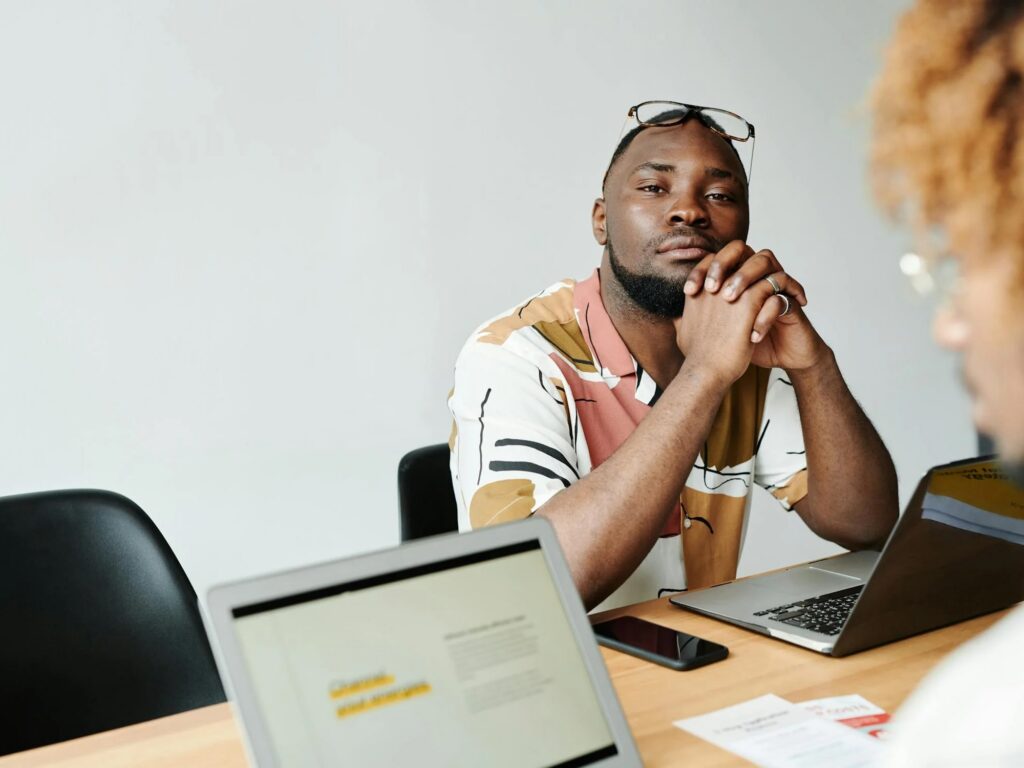 Entspannungsübungen zum Stressabbau im Arbeitsalltag